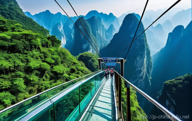 중국 장가계 자연 경관 - **A mystical panorama of Zhangjiajie's "Hallelujah Mountains" at dawn.** Imagine a breathtaking land...